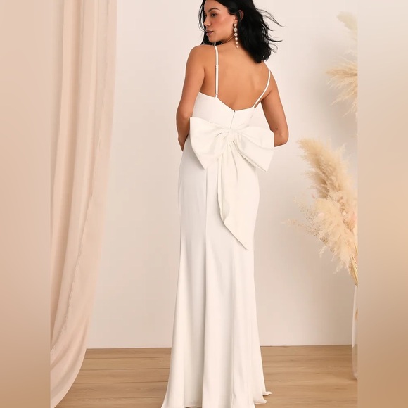 Lulus white long dress with a bow - Picture 1 of 7